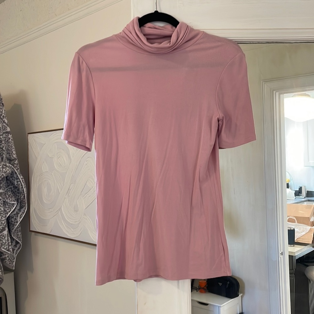 Fitted lilac Theory short sleeve turtle neck